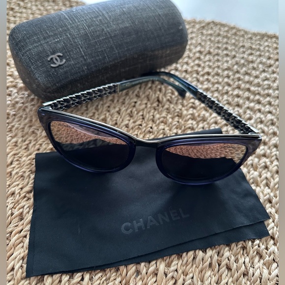 Chanel Cat Eye Sunglasses
5361-Q 1576/5R Lambskin Chain Violet Italy main image 4